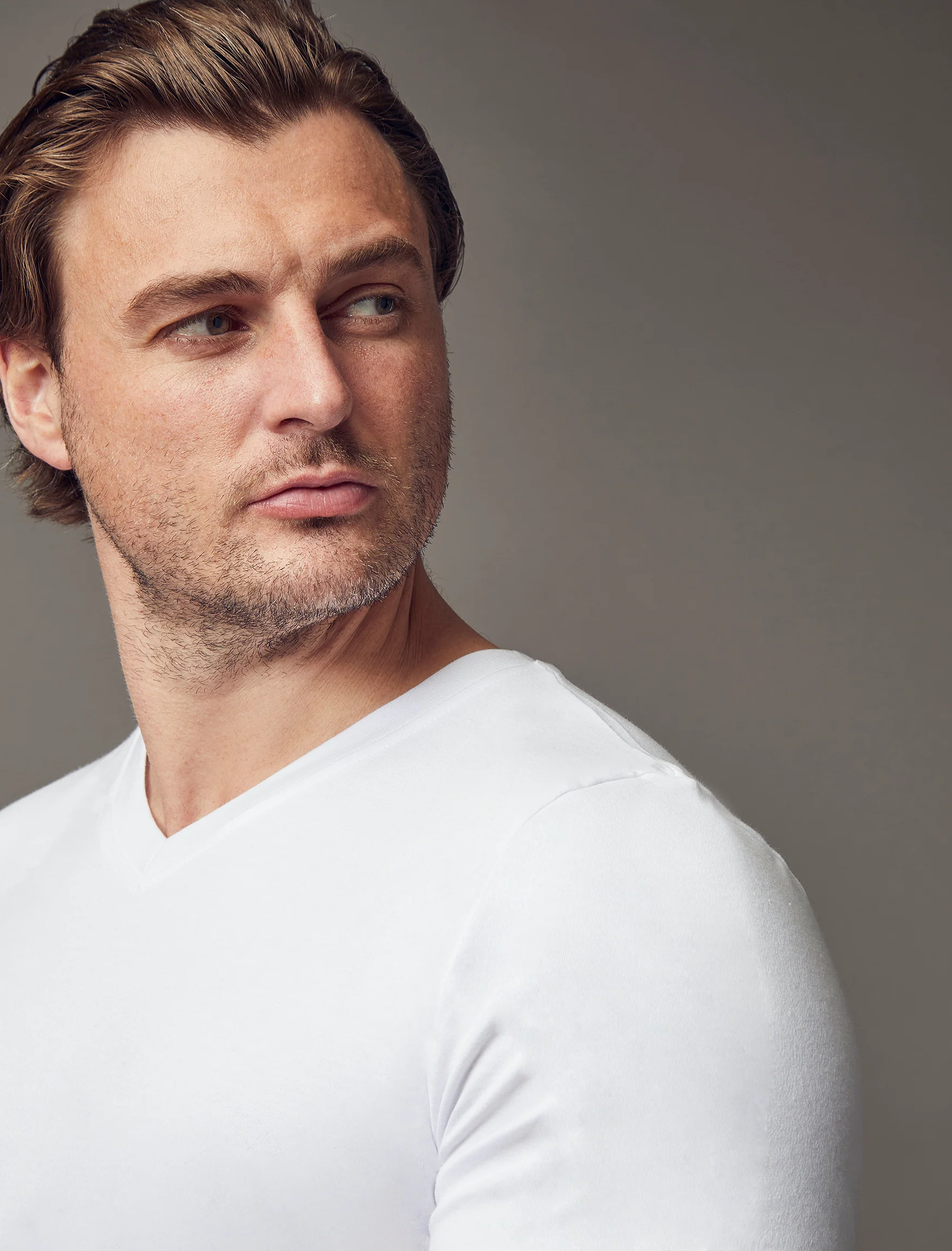 White V Neck Tapered Fit T-Shirt - Image 3